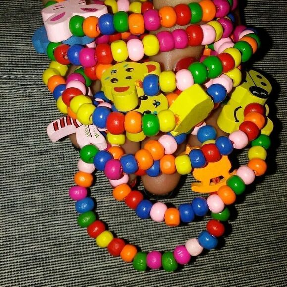 9 wooden beaded children's bracelets - Picture 7 of 7